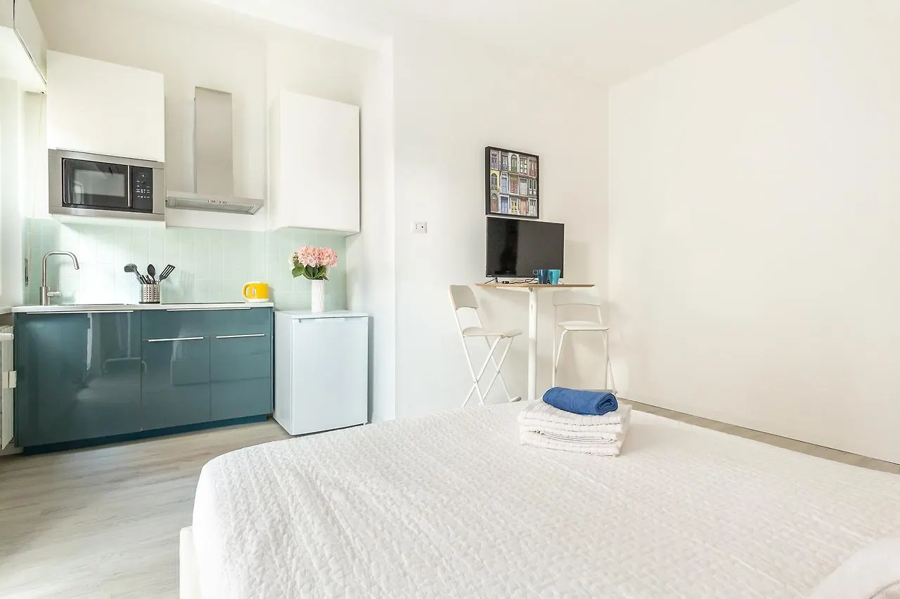 Alessia'S Flat- Milano M3 Corvetto Apartment 0*, Milan