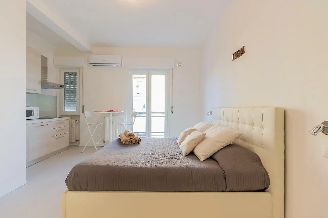 Appartamento Alessia's Flat- Milano M3 Corvetto 0*,  Italia
